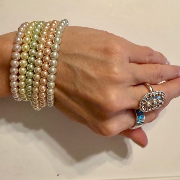 Vintage 90s Joan Rivers Pastel Pearl Six Strand Bracelet - Picture 10 of 10